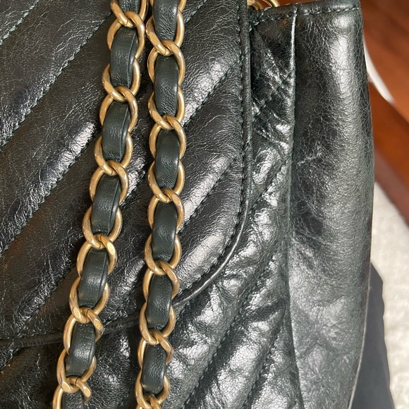 Chanel Flap bag in green chevron with gold hardware. Medium - Picture 3 of 13